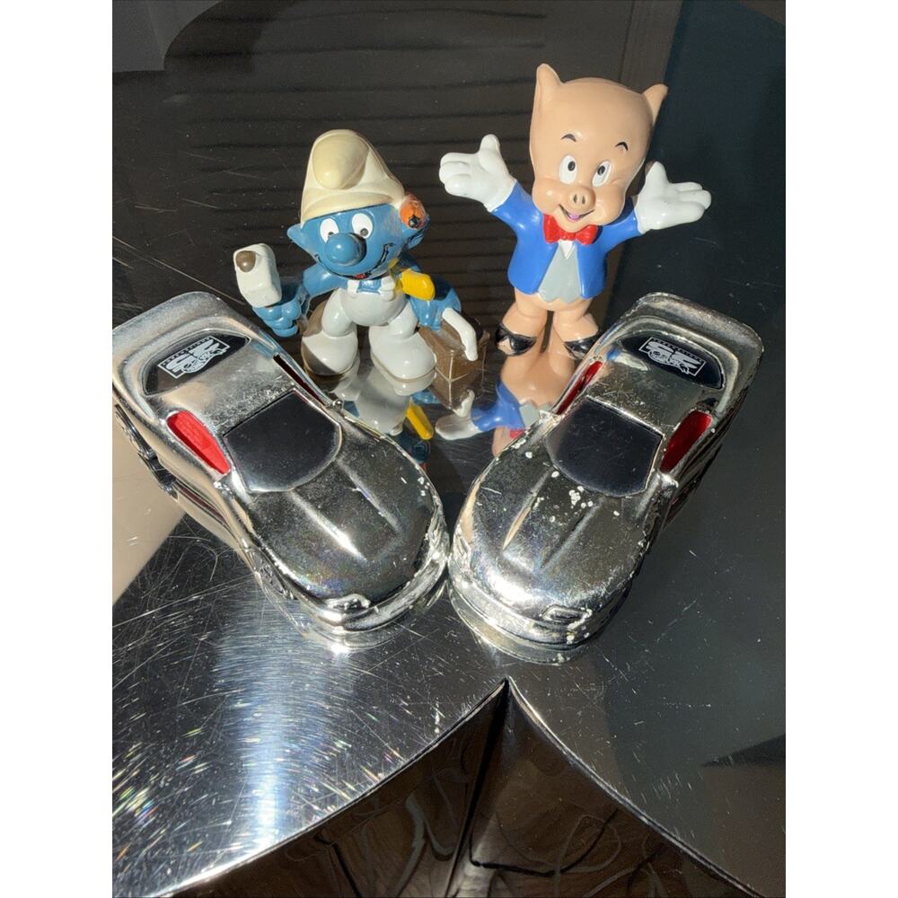 Vintage Pack: Hot Wheels 25th Anniversary Cars, Porky Pig & Handy Smurf Figurine